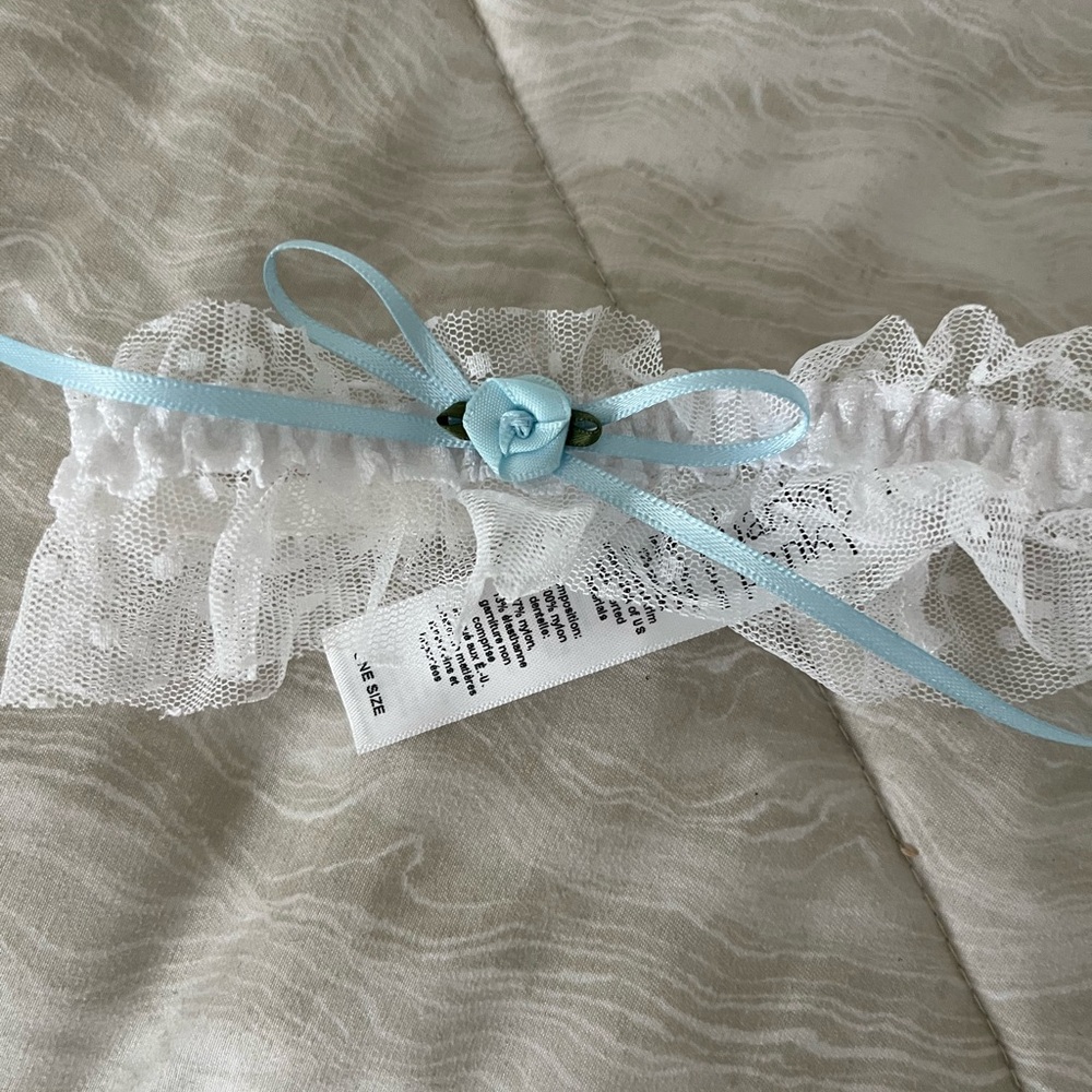 Hanky Panky White and Blue Lace Garter
